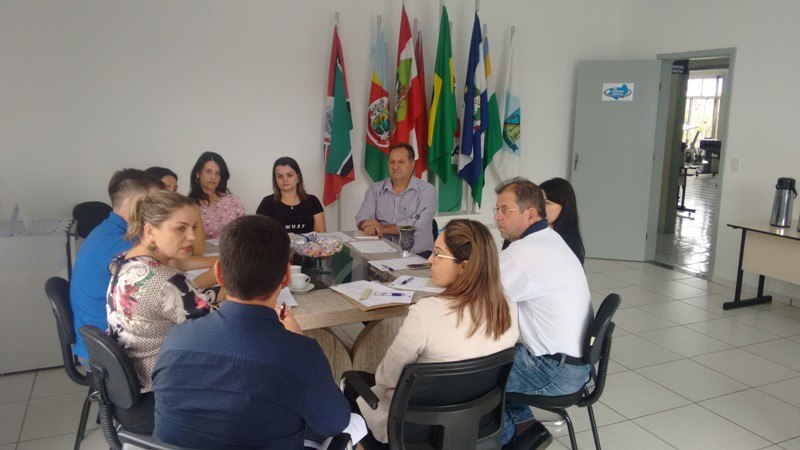 Read more about the article Atendimentos no Hospital de Campos Novos pauta reunião do Colegiado da Saúde da AMPLASC