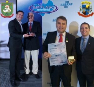 Read more about the article Prefeitos da AMPLASC recebem selo de Prefeito Empreendedor do SEBRAE/SC