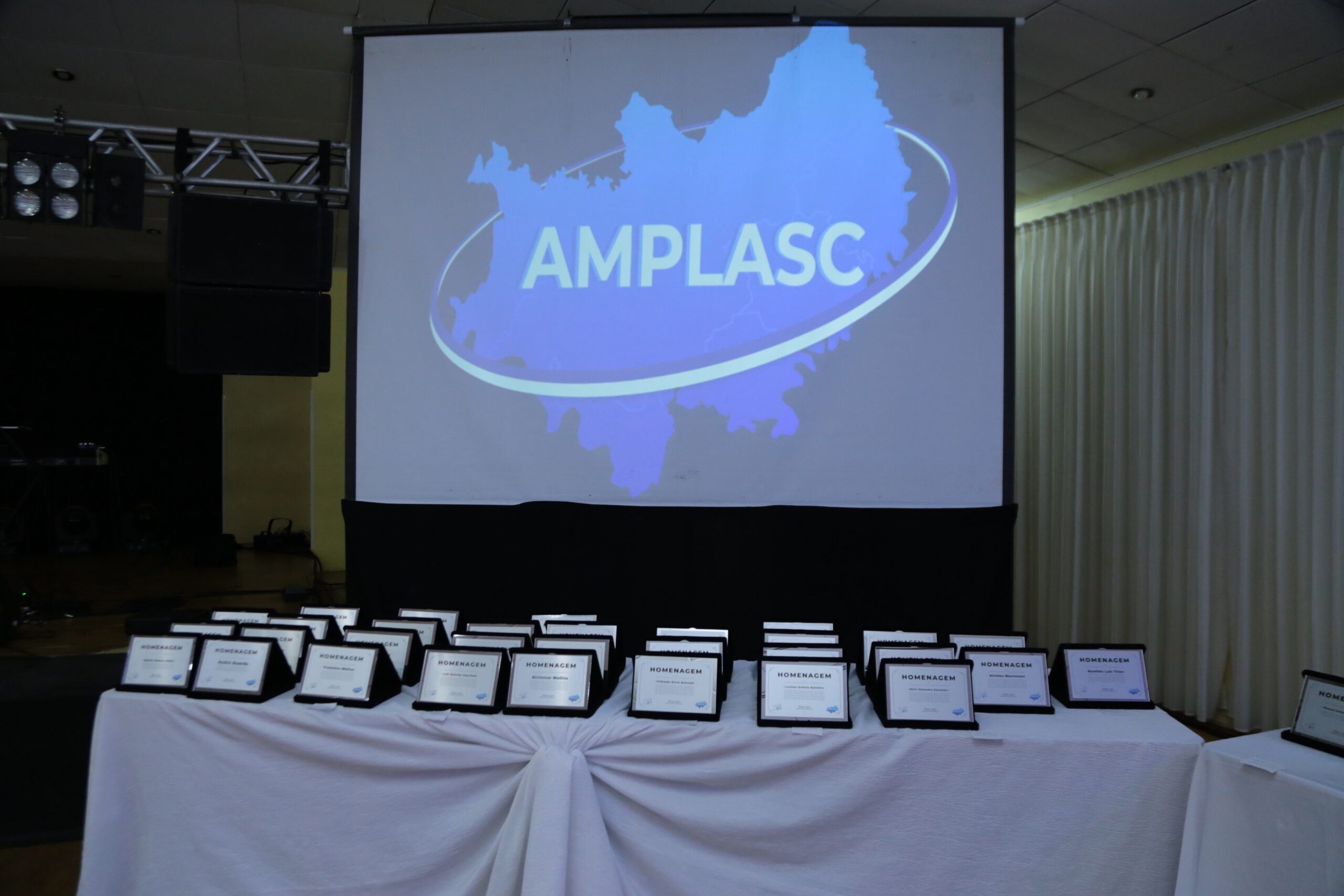 Read more about the article AMPLASC celebra 25 anos em evento – Confira as fotos