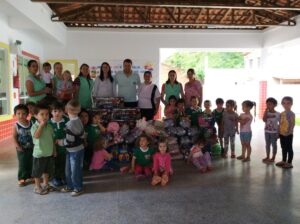 Read more about the article –Prefeito realiza entrega de brinquedos para a Creche Tia Hilda