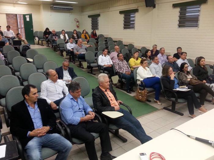 You are currently viewing Prefeito de Brunópolis, Ademil da Rosa representando Amplasc em reunião na UFSC.