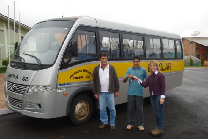 You are currently viewing Adquirido novo micro ônibus para transporte de alunos em Zortéa