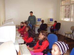 Read more about the article Prefeitura de Abdon Batista oferece aulas de informática à alunos da rede municipal e estadual