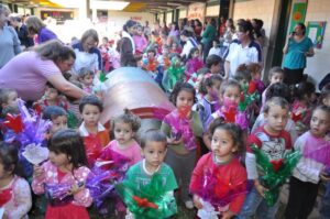 Read more about the article Alunos do CAIC Infantil Campos Novos homenageiam as mães