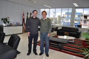 Read more about the article Prefeito Vilibaldo recebe visita do Juiz de Direito Dr. Gustavo Marchiori