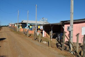 Read more about the article Residências do Distrito Industrial recebem cuidados da Administração Municipal de Campos Novos