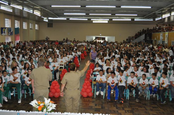 You are currently viewing PROERD forma mais 549 alunos em Campos Novos