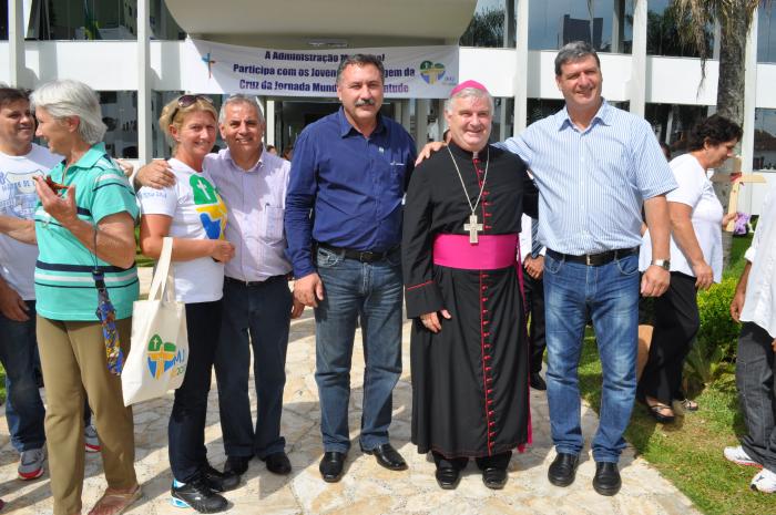 You are currently viewing Cruz da Jornada Mundial da Juventude é recebida na Prefeitura Municipal de Campos Novos.