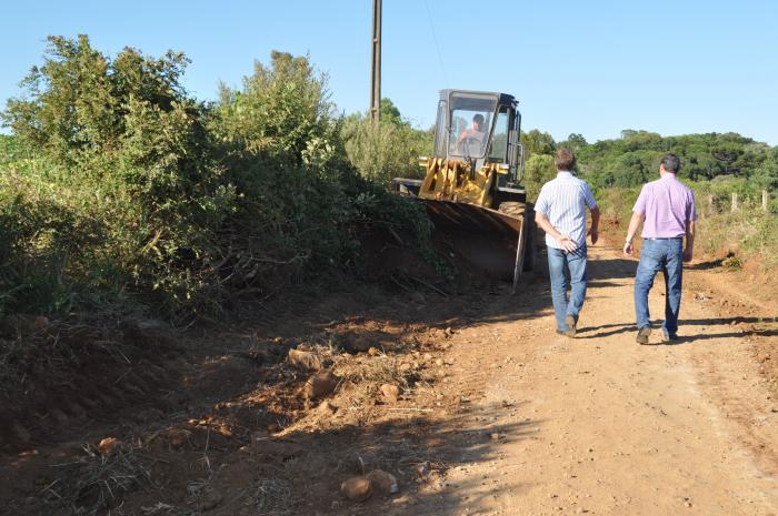 You are currently viewing Vice-Prefeito Jairo confere trabalhos no Pacheco