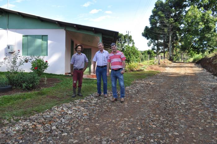 You are currently viewing Vice-prefeito de Campos Novos conversa com moradores do interior onde os trabalhos foram realizados