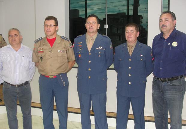 You are currently viewing Prefeito Nelson participa de solenidade de troca de comando do Corpo de Bombeiros de Campos Novos