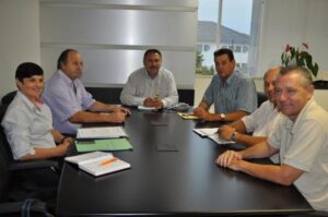 Read more about the article Secretário regional visita prefeito de Campos Novos e assina repasse de R$ 579 mil para transporte escolar