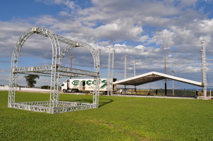 You are currently viewing Estrutura para festividades dos 132 anos de Campos Novos começa a ser montada