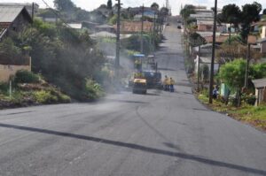 Read more about the article Asfalto no Bairro Aparecida será concluído nesta semana