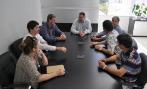 Read more about the article Prefeito Nelson recebe a visita de integrantes da Prefeitura de Capinzal.