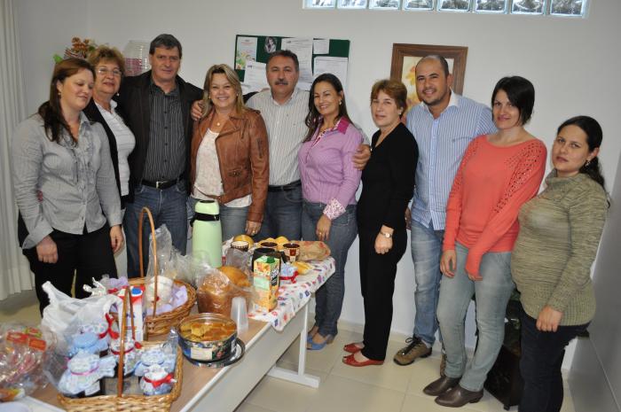 You are currently viewing Clube de Mães do distrito de Guarani presenteia Secretaria de Assistência Social