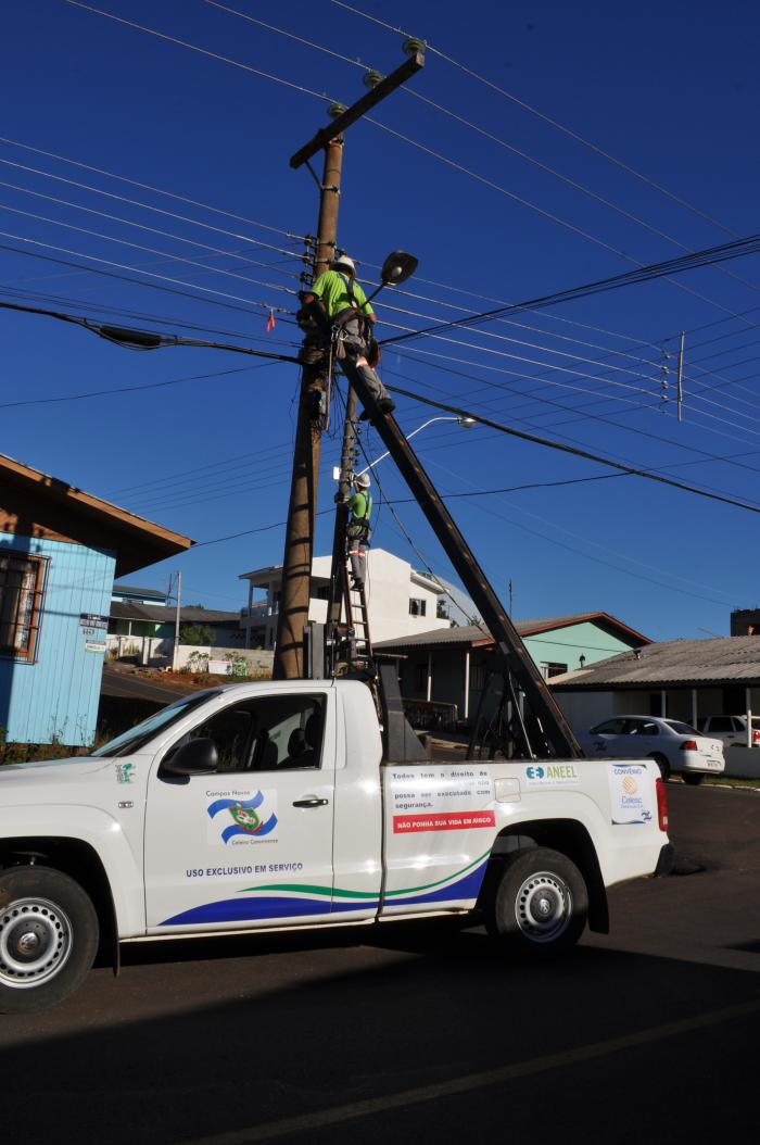 You are currently viewing Prefeitura está realizando a substituição de luminárias no município