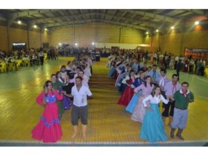 Read more about the article Curso de Dança Gaúcha forma 36 casais com apoio da Prefeitura