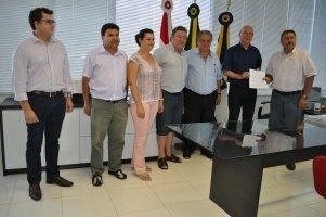 Read more about the article Administração Municipal e UNOESC assinam contrato de compra e venda do prédio da Universidade em Campos Novos