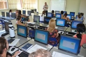 You are currently viewing Professores recebem treinamento para operação das salas inteligentes