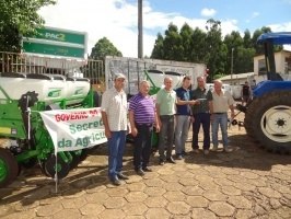 You are currently viewing Celso Ramos recebe plantadeiras do Estado